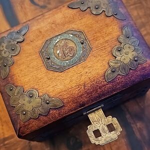 RARE🔥VINTAGE🔥WOOD AND BRASS 🔥 JEWELRY BOX🔥